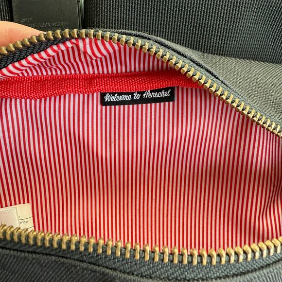 Herschel Supply Co. Unisex Black Hip Pack Belt Bag 9x7” Adjustable - Picture 3 of 9